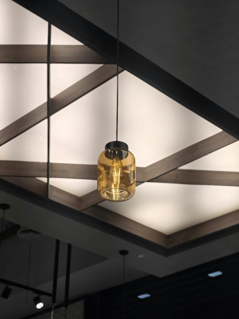 Combien de lumière apporte vraiment une verrière plafond ?