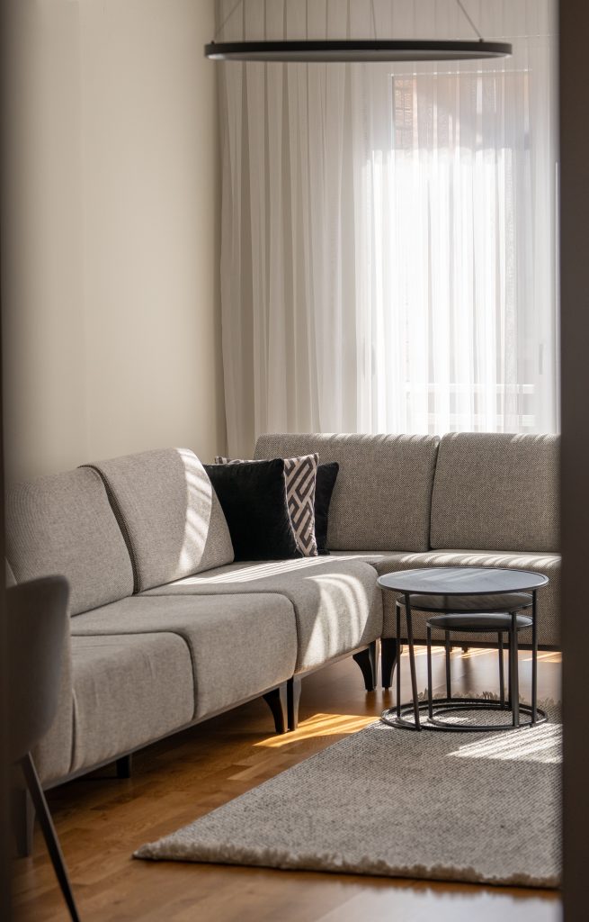 Quel canapé d&rsquo;angle choisir pour un petit salon ?