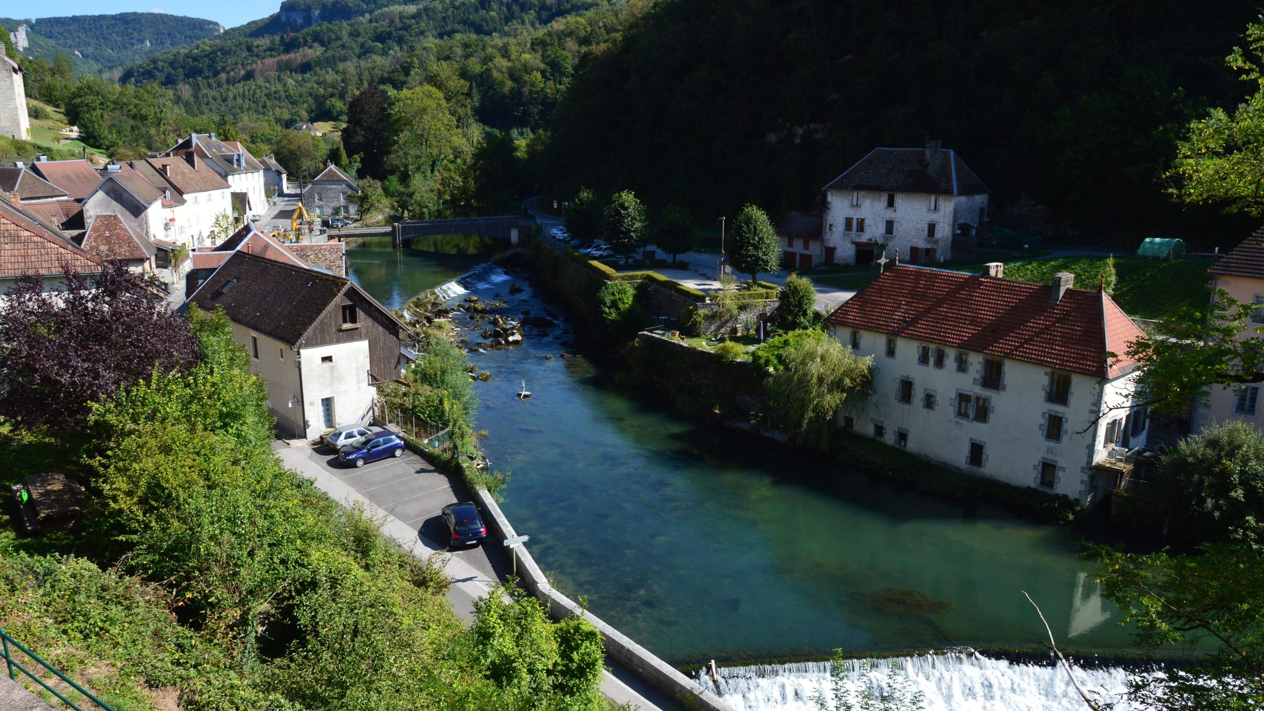 Maisons pittoresques rivière Bourgogne-Franche-Comté nature