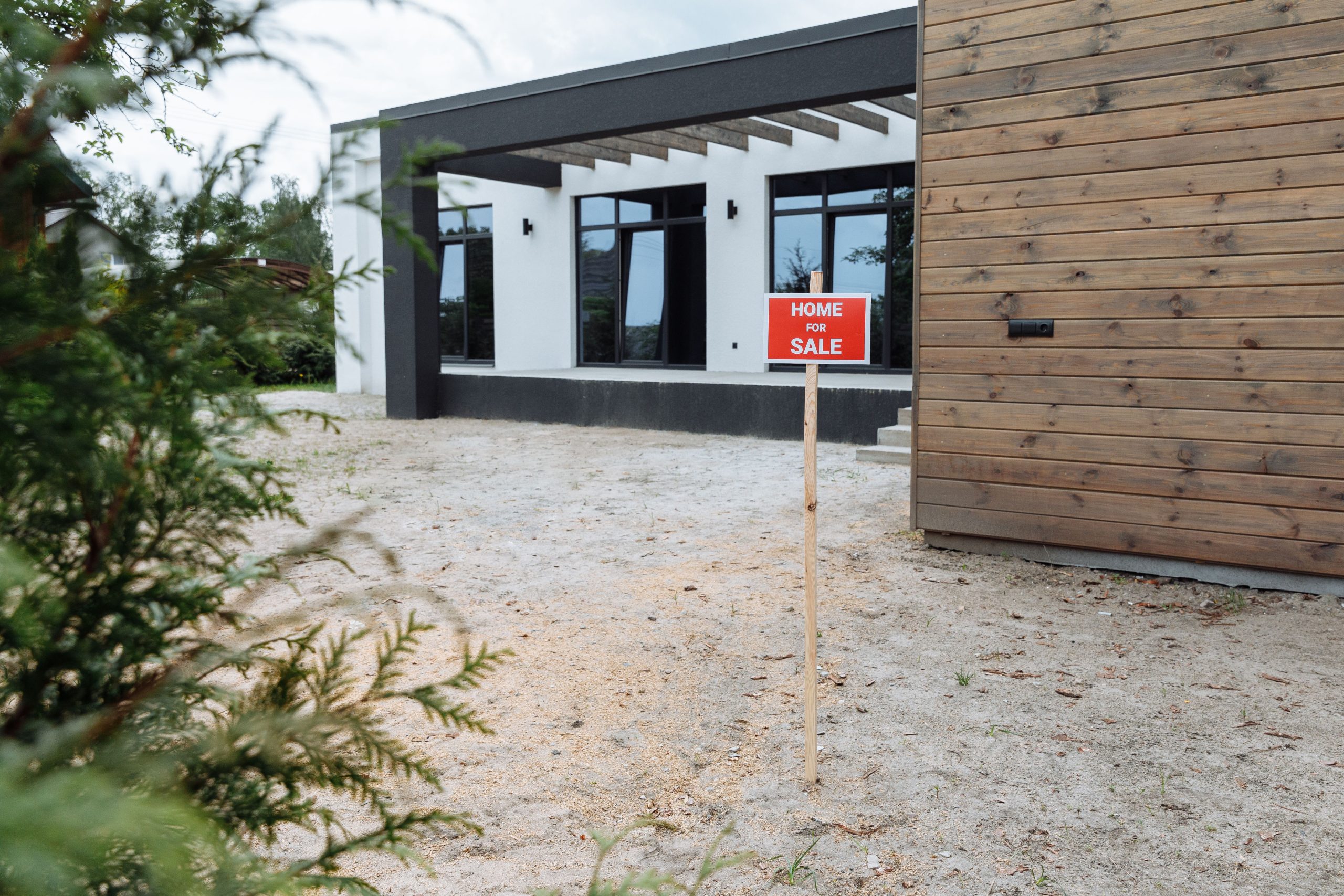 Maison moderne avec panneau à vendre jardin