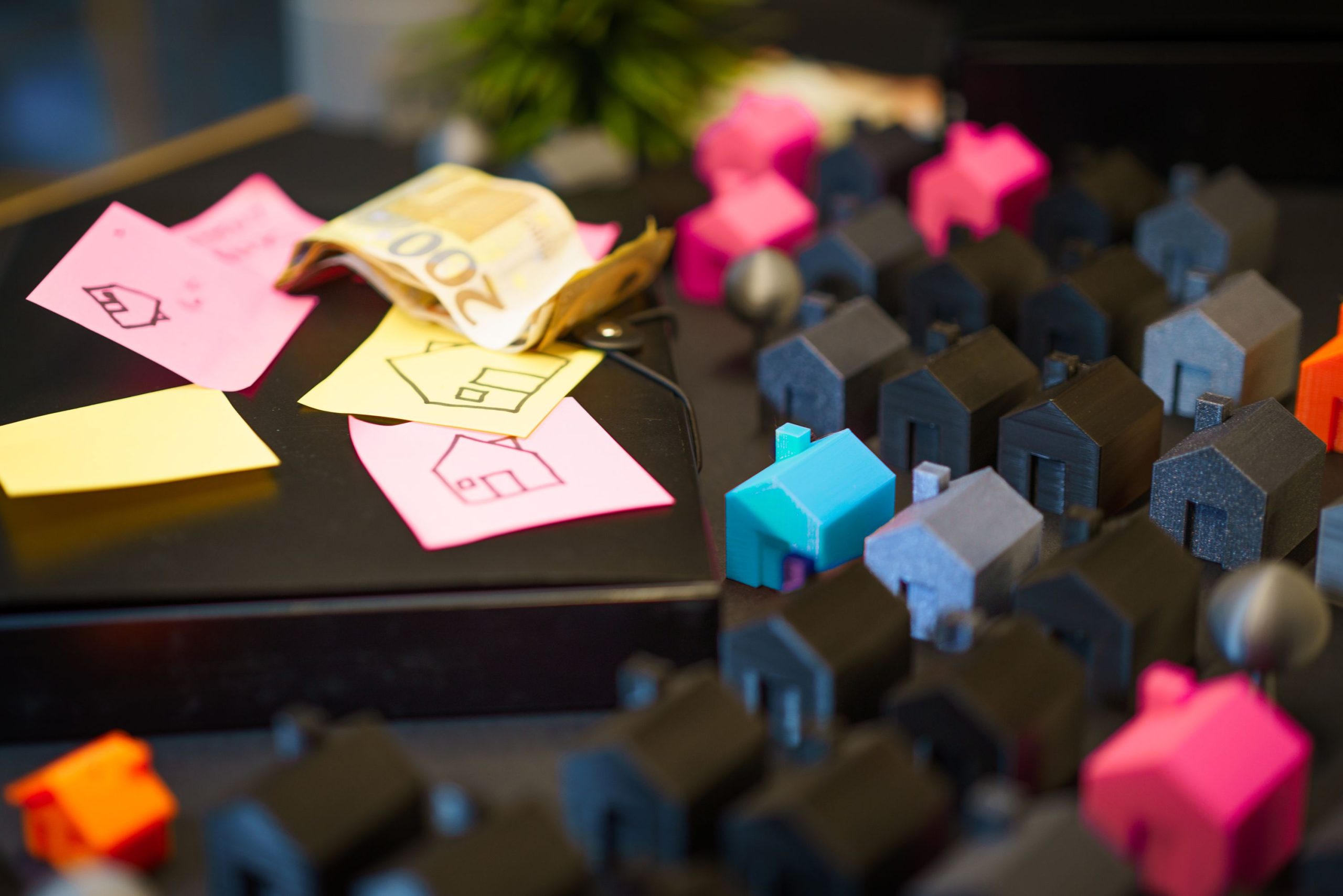 Maquettes colorees maisons billets euros plans immobilier