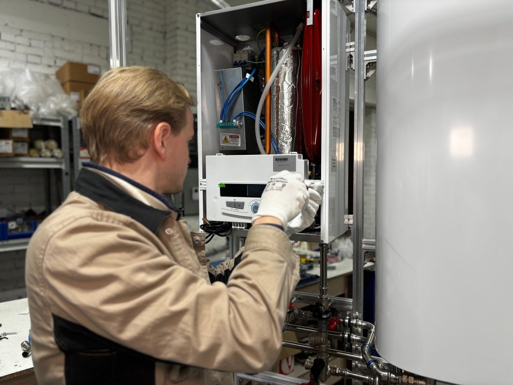 Comment arrêter un chauffe-eau qui fuit sans paniquer ?